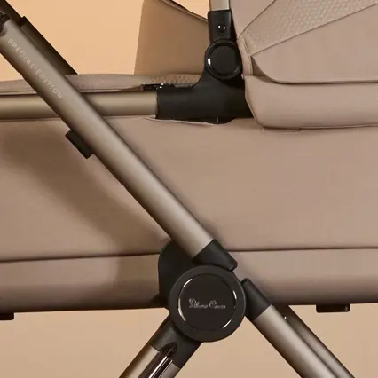 Easy-release carry handle