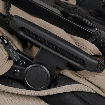 Built-in carry handle