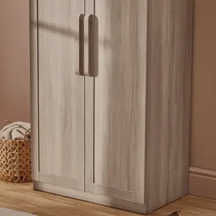 Warm oak veneer finish